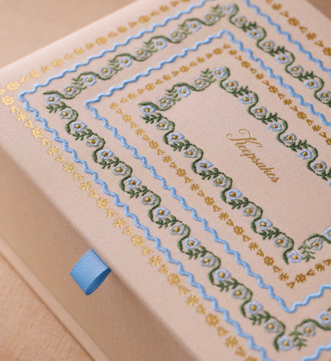 Große bestickte Erinnerungsbox - Delphine