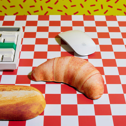 Frisch gebackenes Croissant Maus Rest