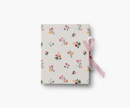 Passepartoutrahmen – „Ditsy Dahlia“-Muster